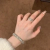 Francés ligero lujo vintage bucilati flores encaje corona calado anillos estilo corte sensación de diseño delicados anillos Application Scenario